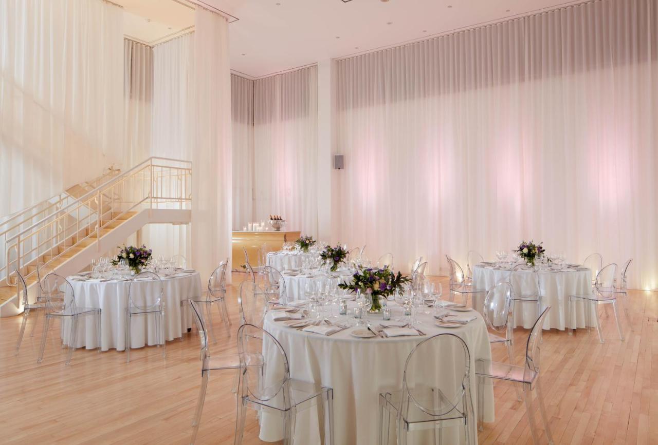 샌더슨 호텔 런던 외부 사진 The interior of the ballroom