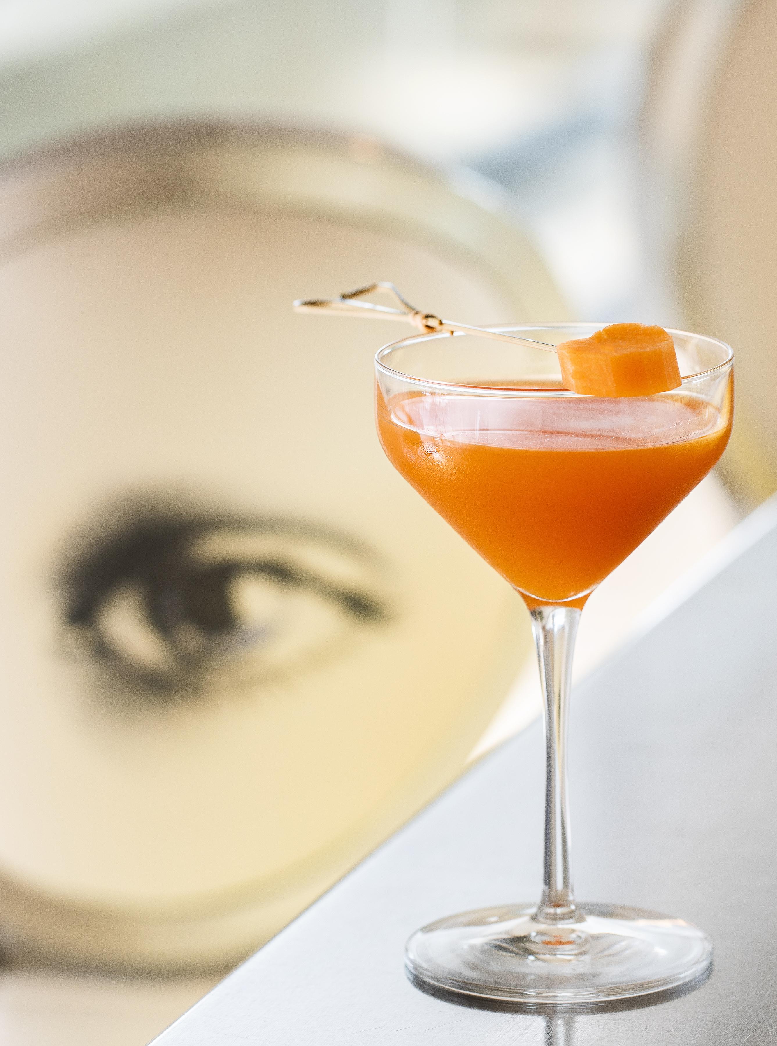 샌더슨 호텔 런던 외부 사진 A pumpkin spice martini
