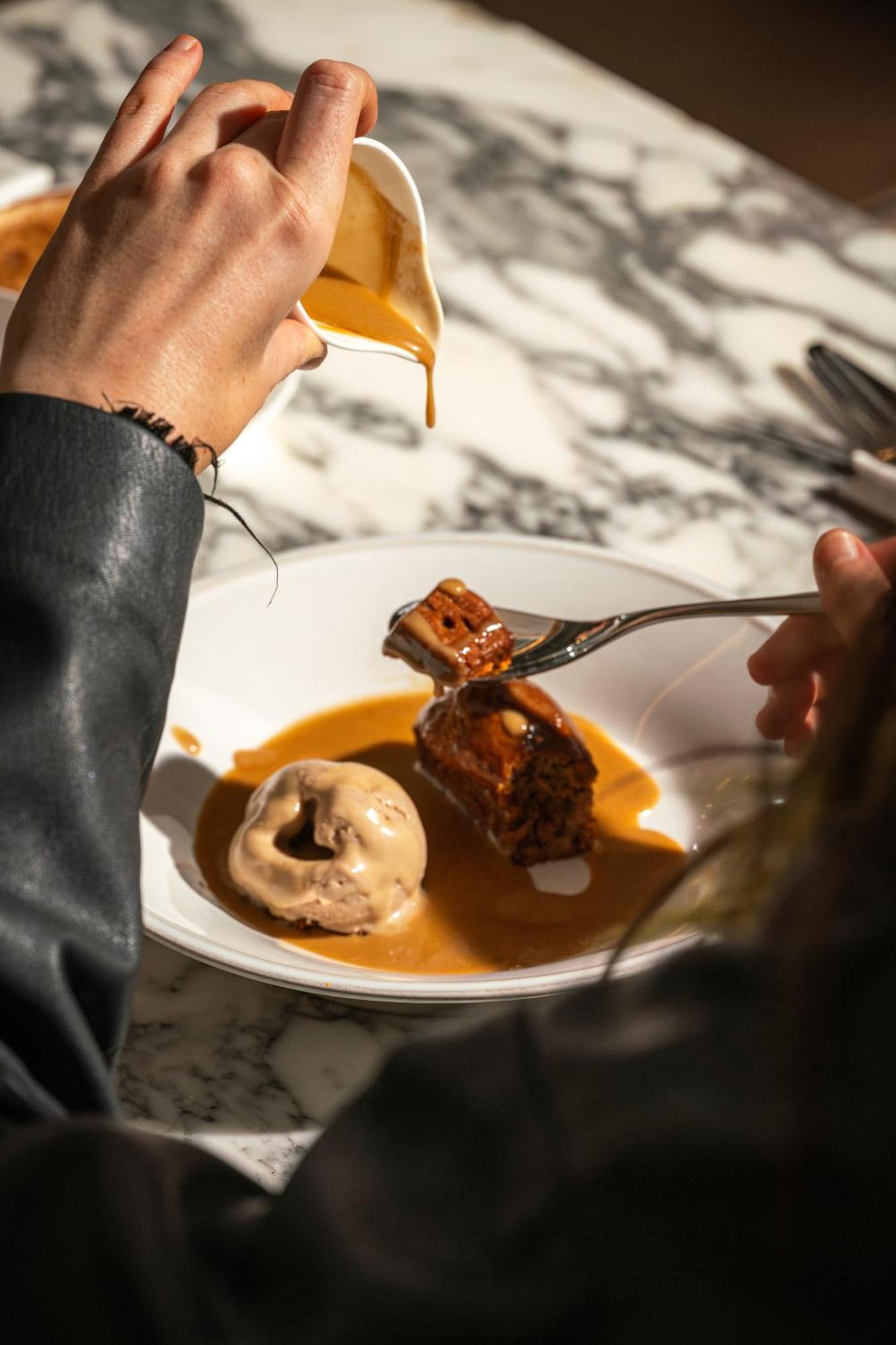 샌더슨 호텔 런던 외부 사진 A dish of foie gras and ice cream