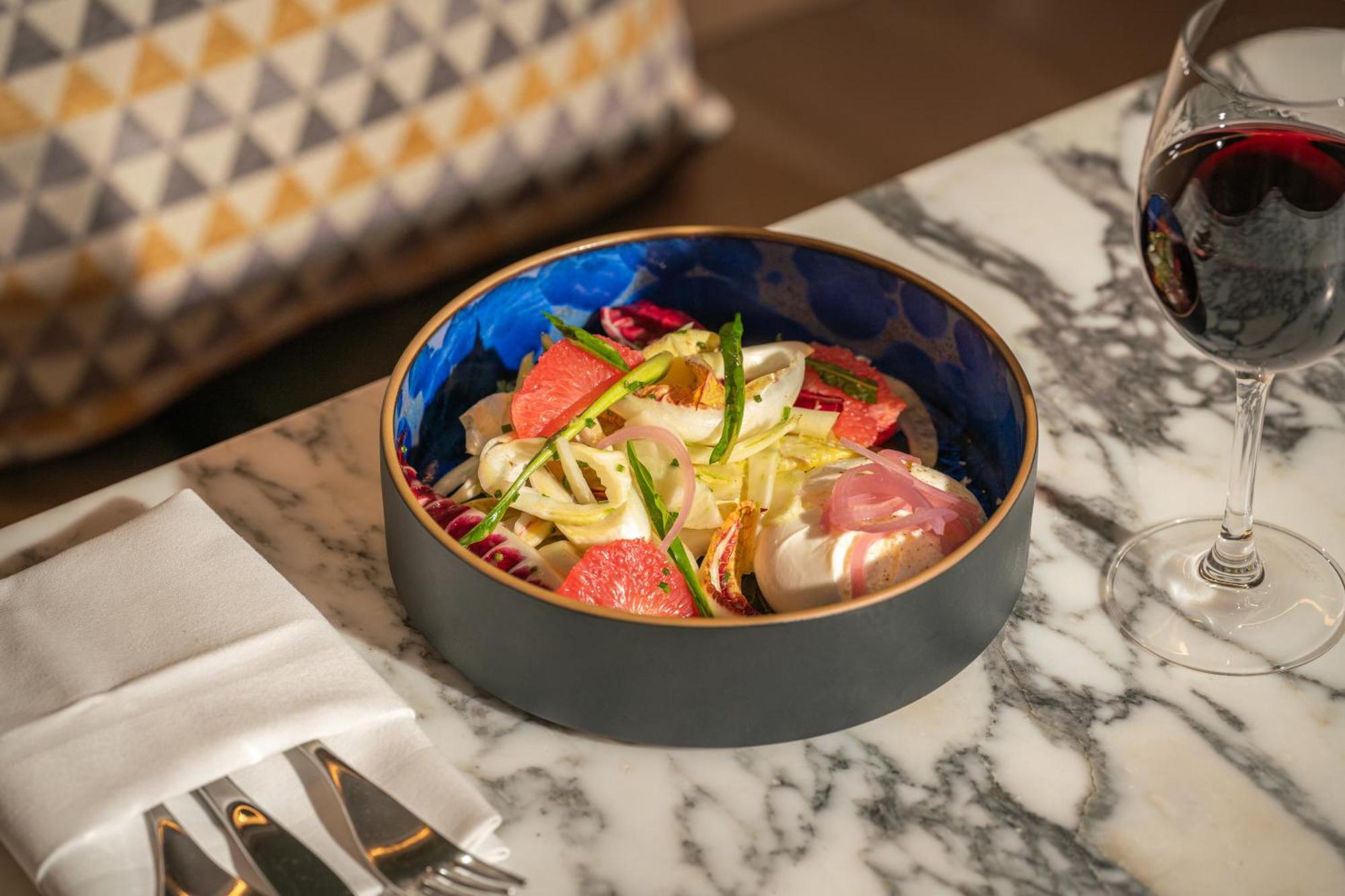 샌더슨 호텔 런던 외부 사진 A salad at the restaurant