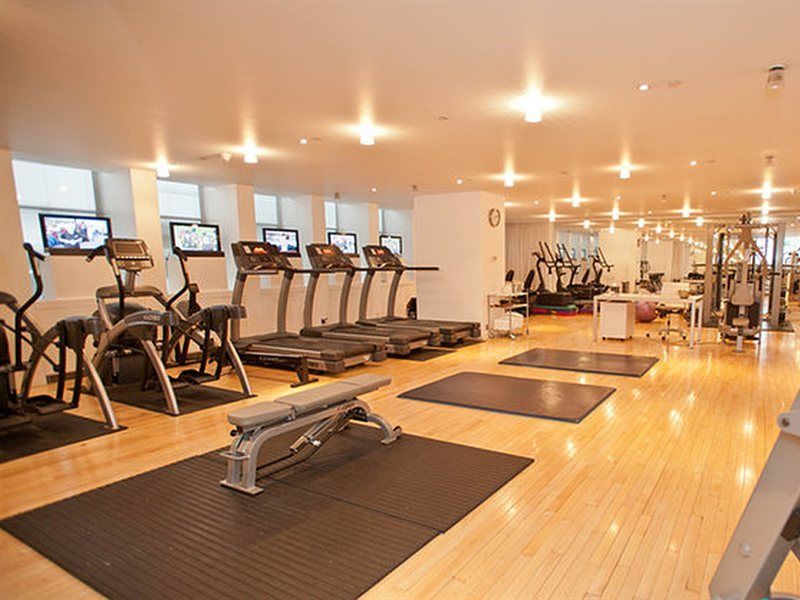 샌더슨 호텔 런던 외부 사진 The gym at the 100 Queen's Gate